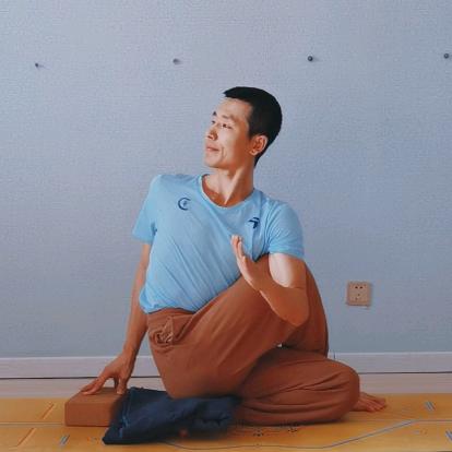 晨曦的YogaStyle