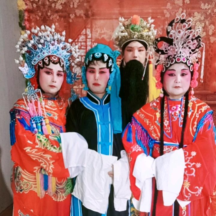 爱唱戏的 李姐