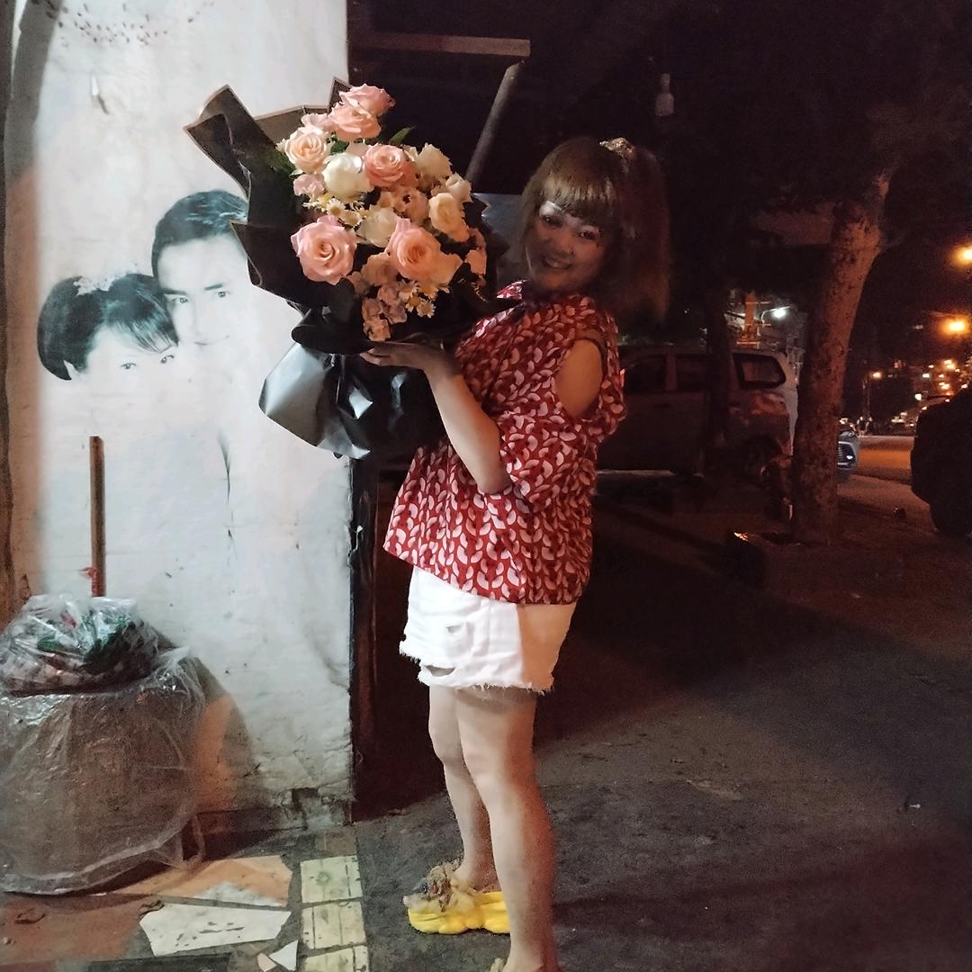 徐建容。花店