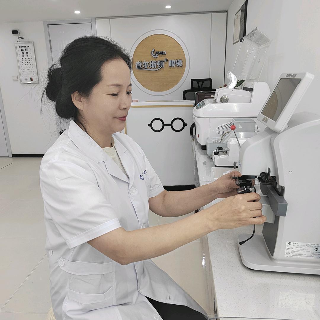 查尔斯顿四中南校区眼镜店