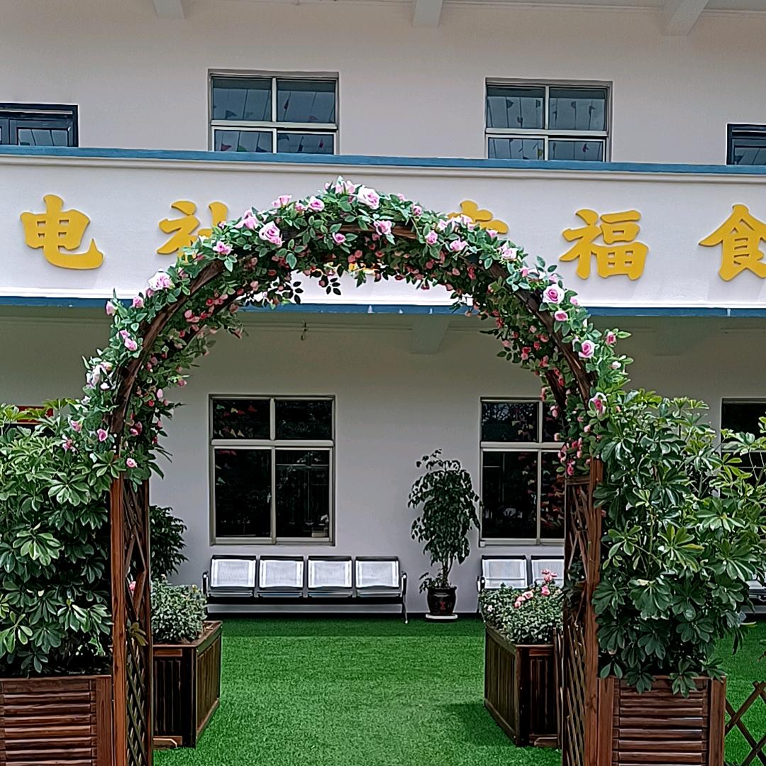 开幸福食堂的小姐姐