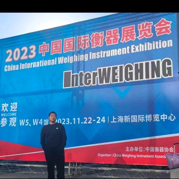 @玉亮衡器、郑博文