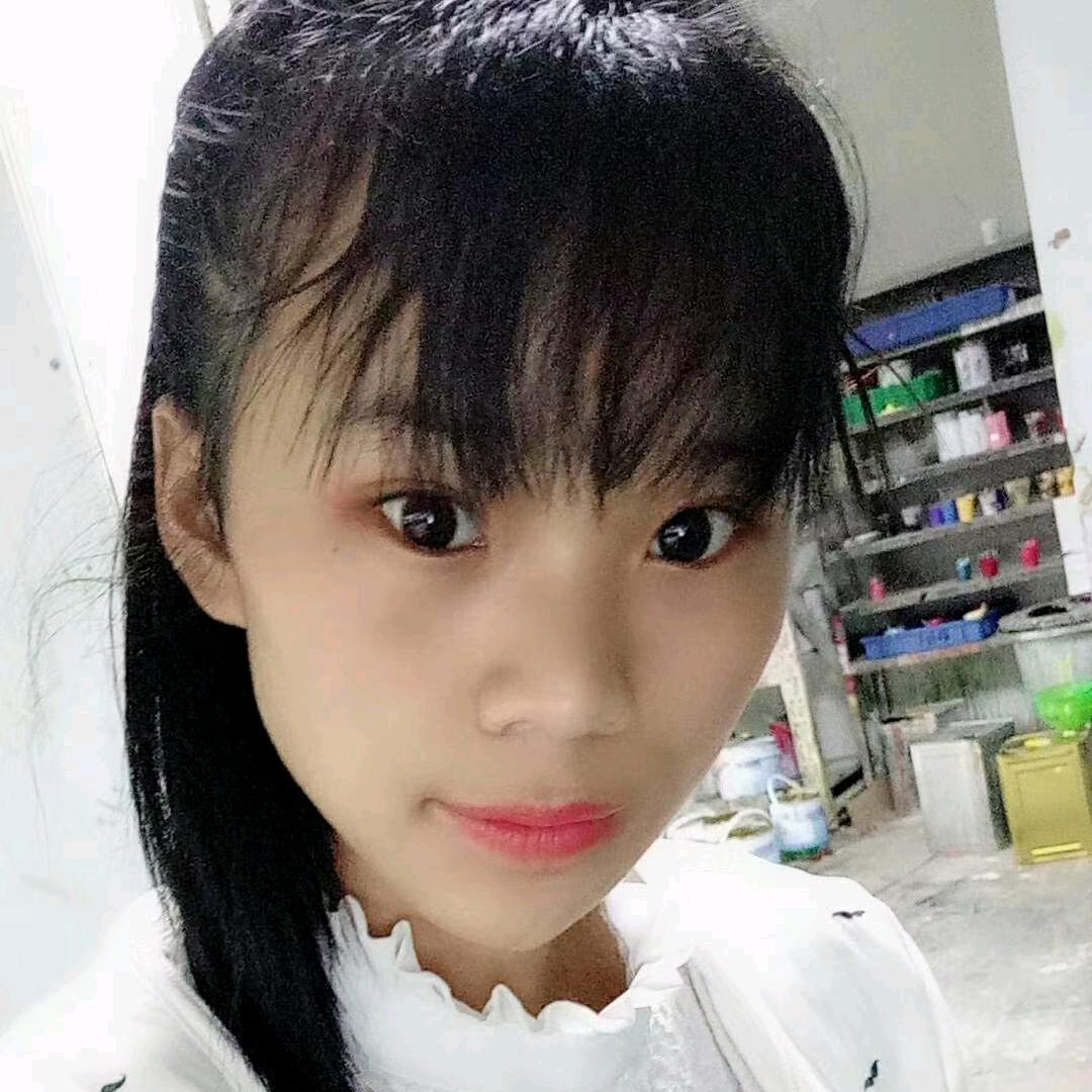阳光下的女孩