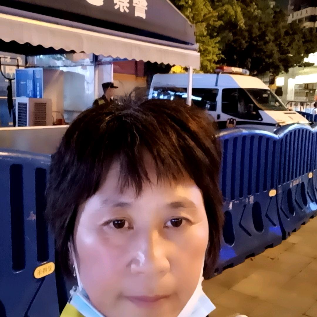 易姐中午12点开播。