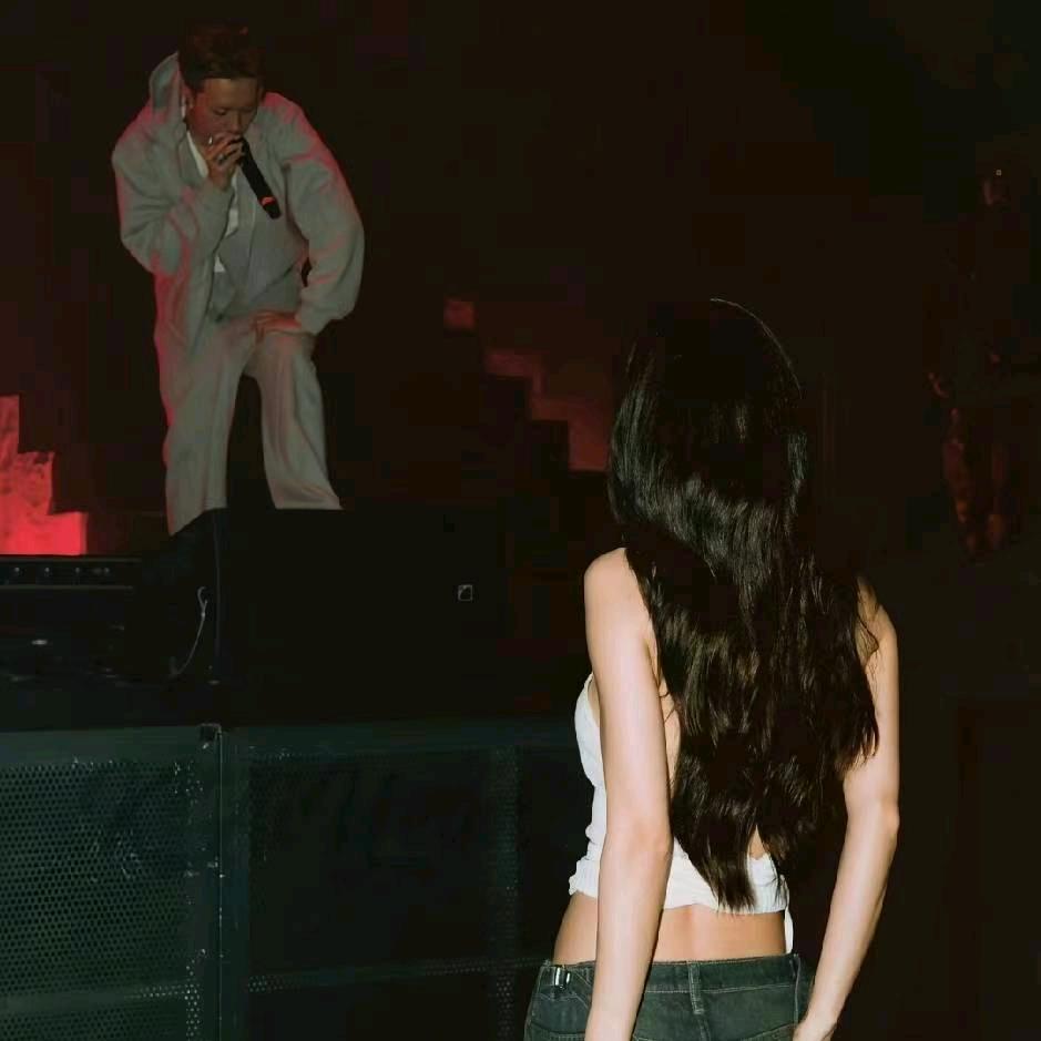 以往这少年懂爱吗