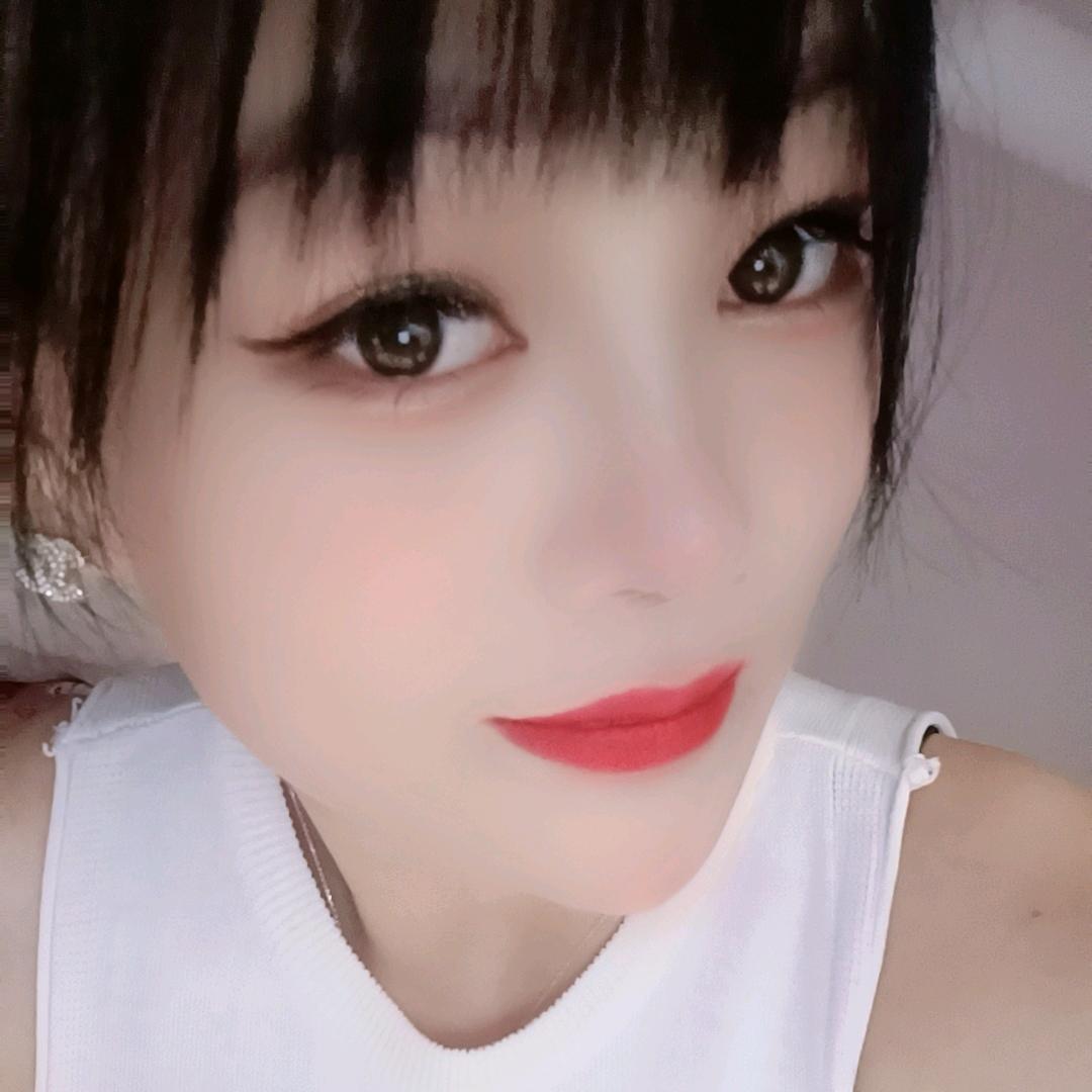小美刚睡醒