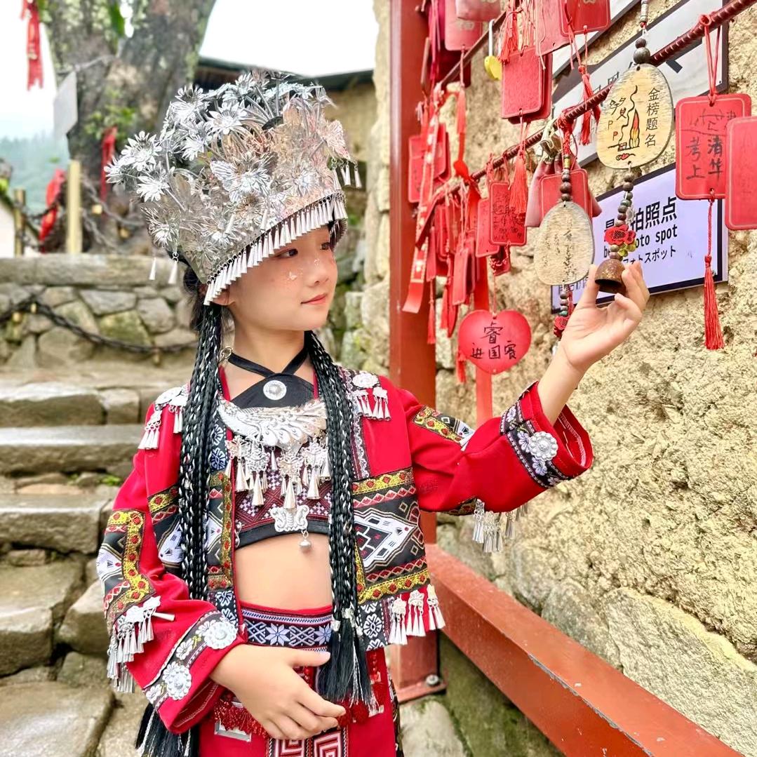 小勇歌爱钓鱼