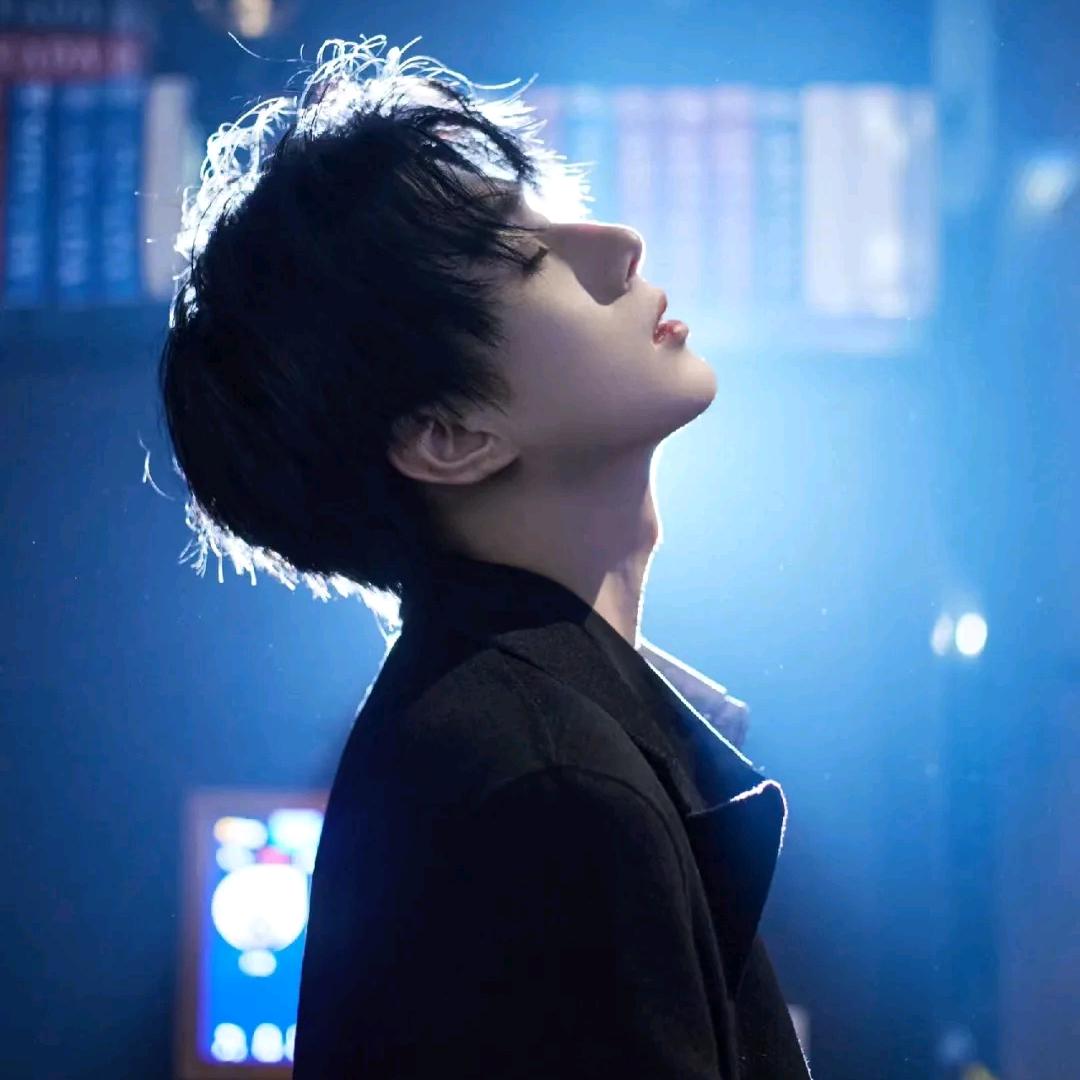 ℳঞ🍒一个人꧔࿐ᩚ