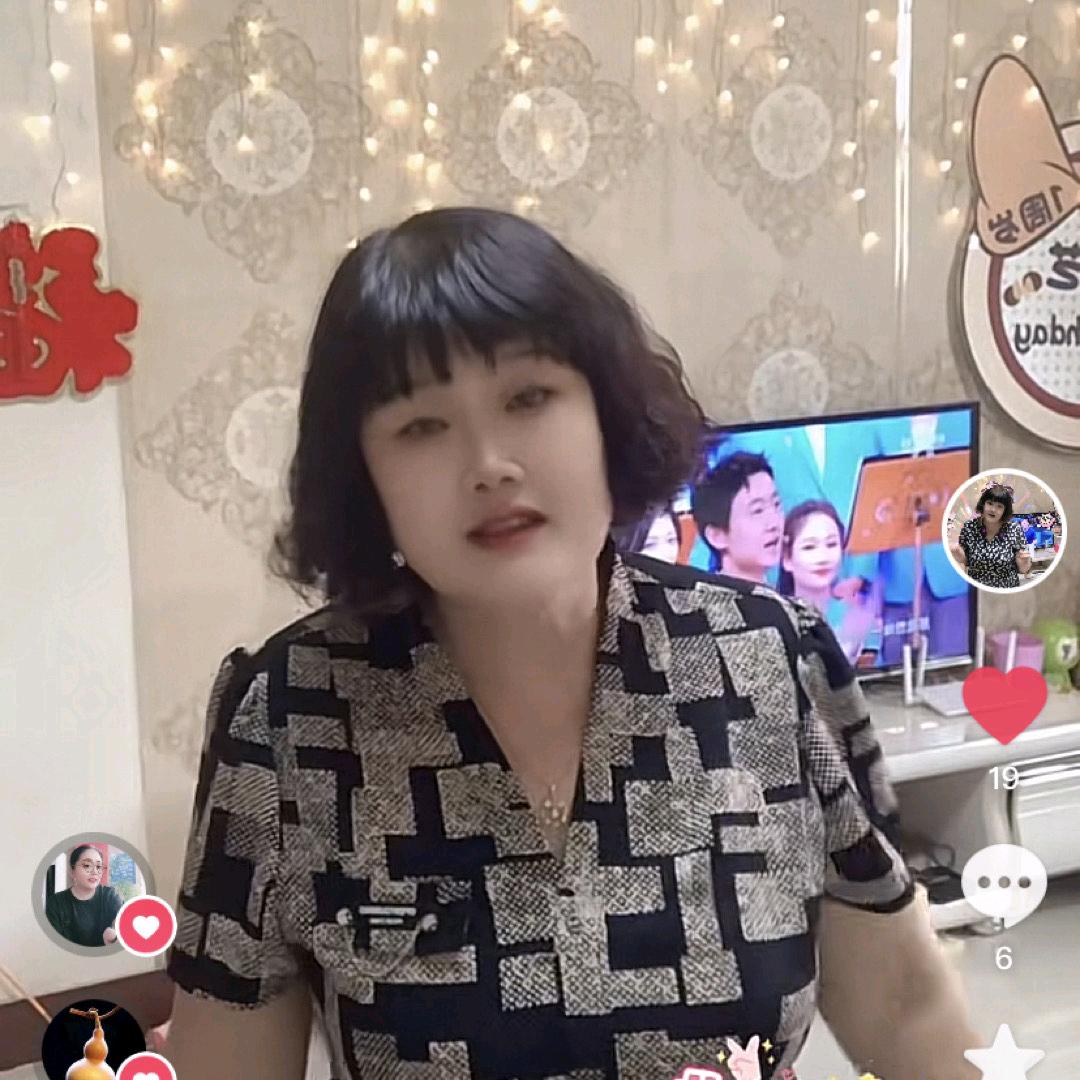 健康首播两点二十开播走路聊天转圈圈主播