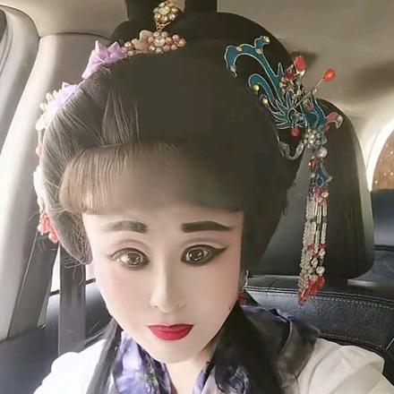 戏剧演员一朵花