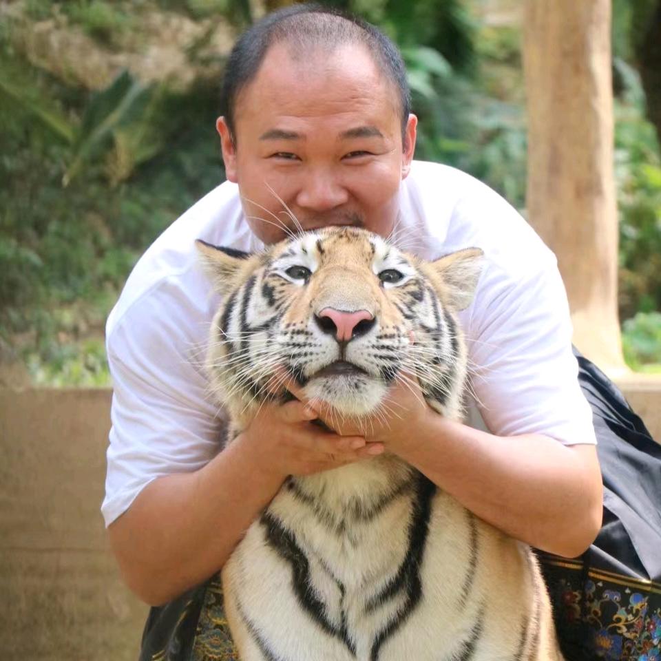 张晓虎和小萌兽