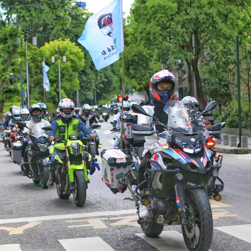 镇远炱迹机车俱乐部