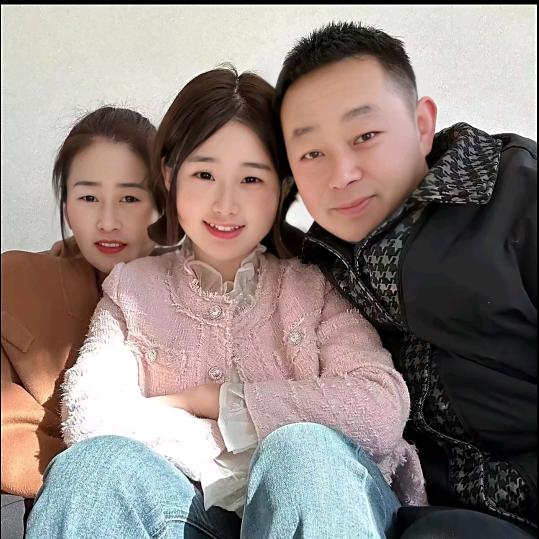 福羽欣٩(*´◒`*)۶