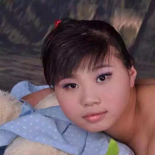 轮椅女孩妮妮