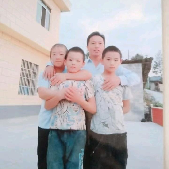 情很乱，李不清