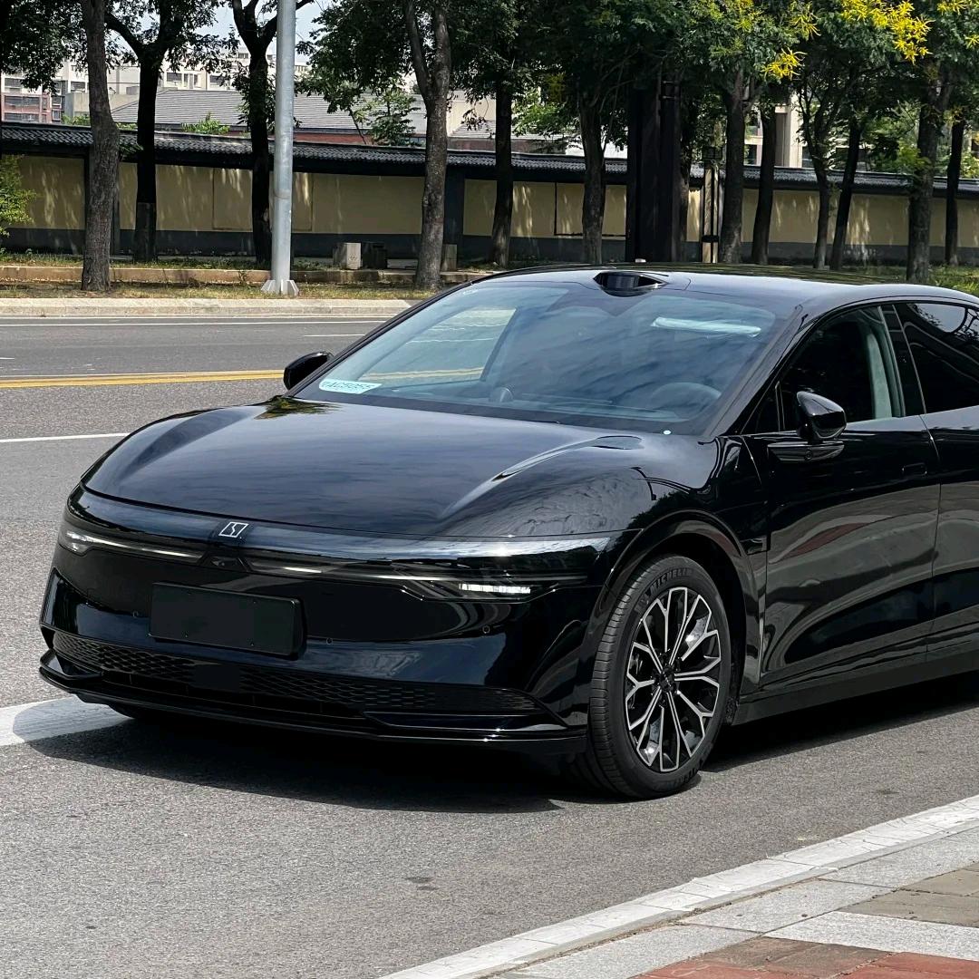 极氪闵行仲盛店-垚远