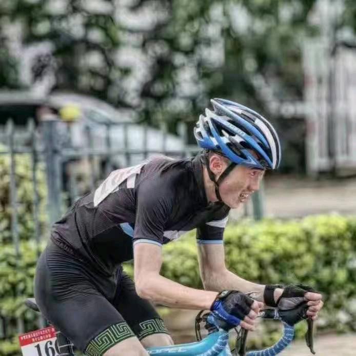 在全职骑车的程良琼