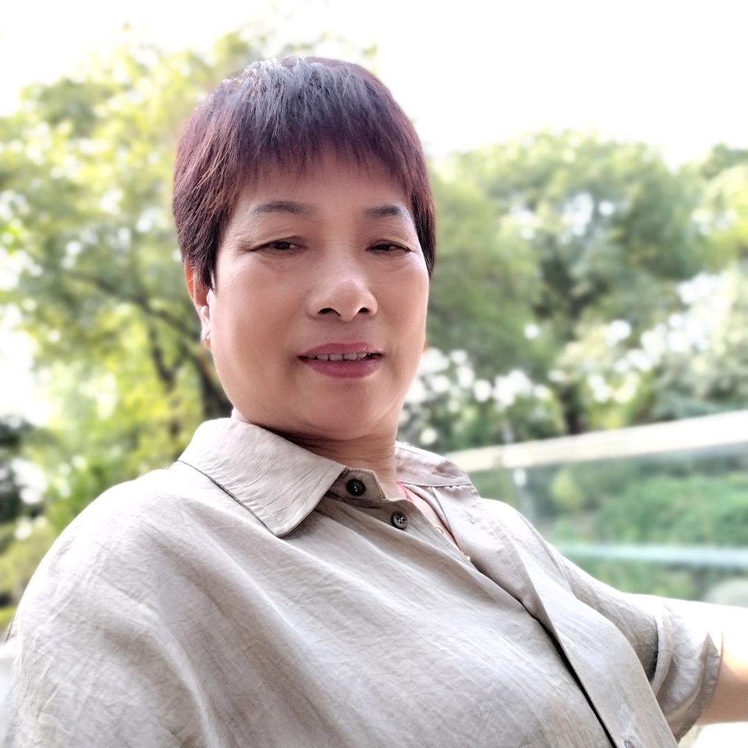 开心姐姐早上7点30分开播