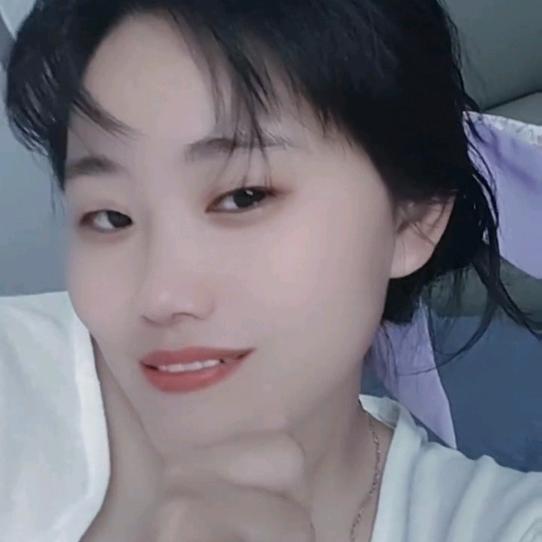 英🌺子