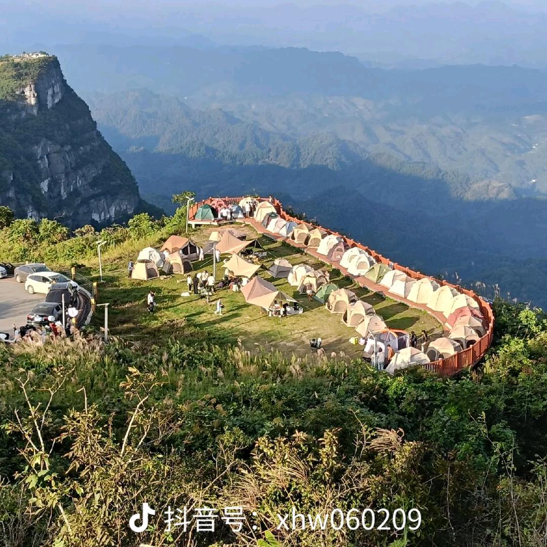 八面山月亮湾营地