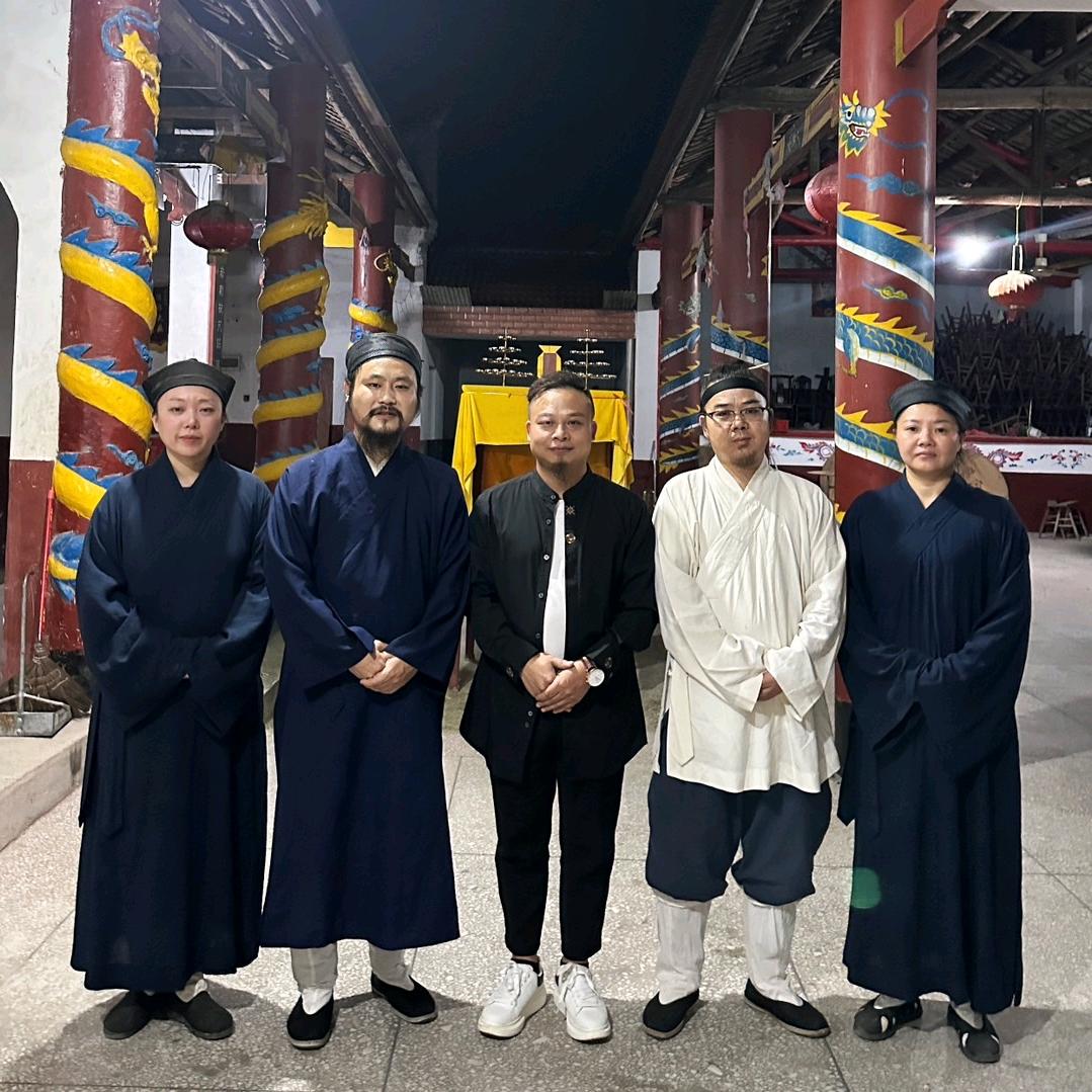 庞先生