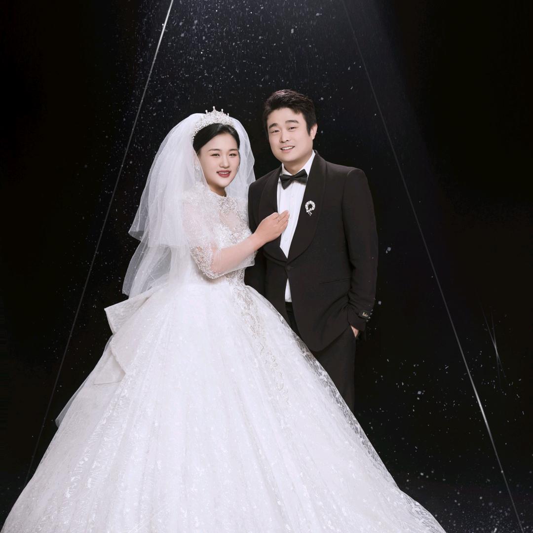 月上清寒凝露，秋染盛境风华