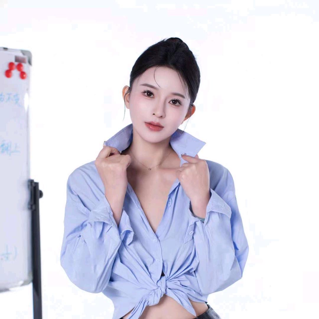 鑫鑫女性成长-军影