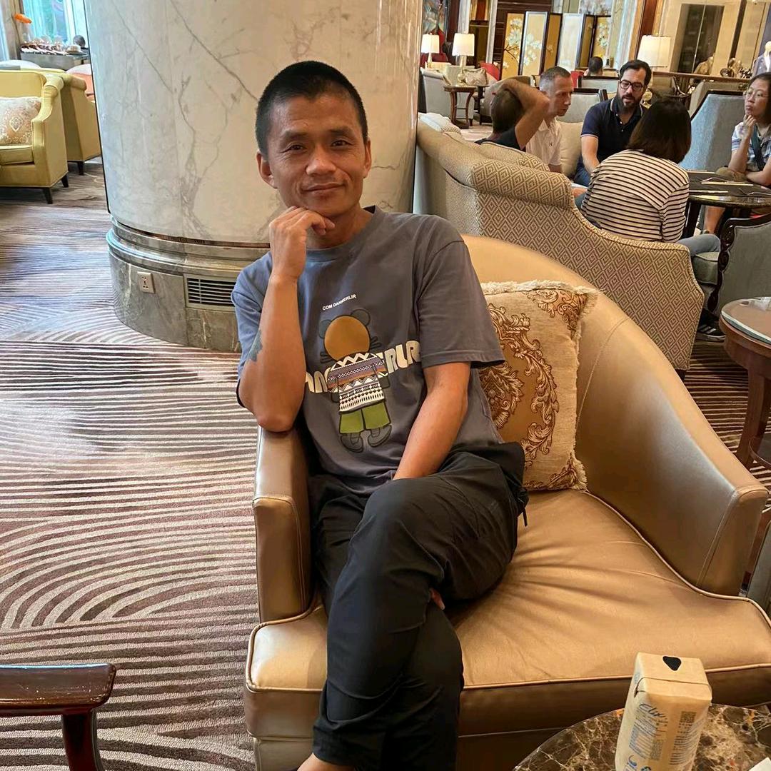 小亮是农村的