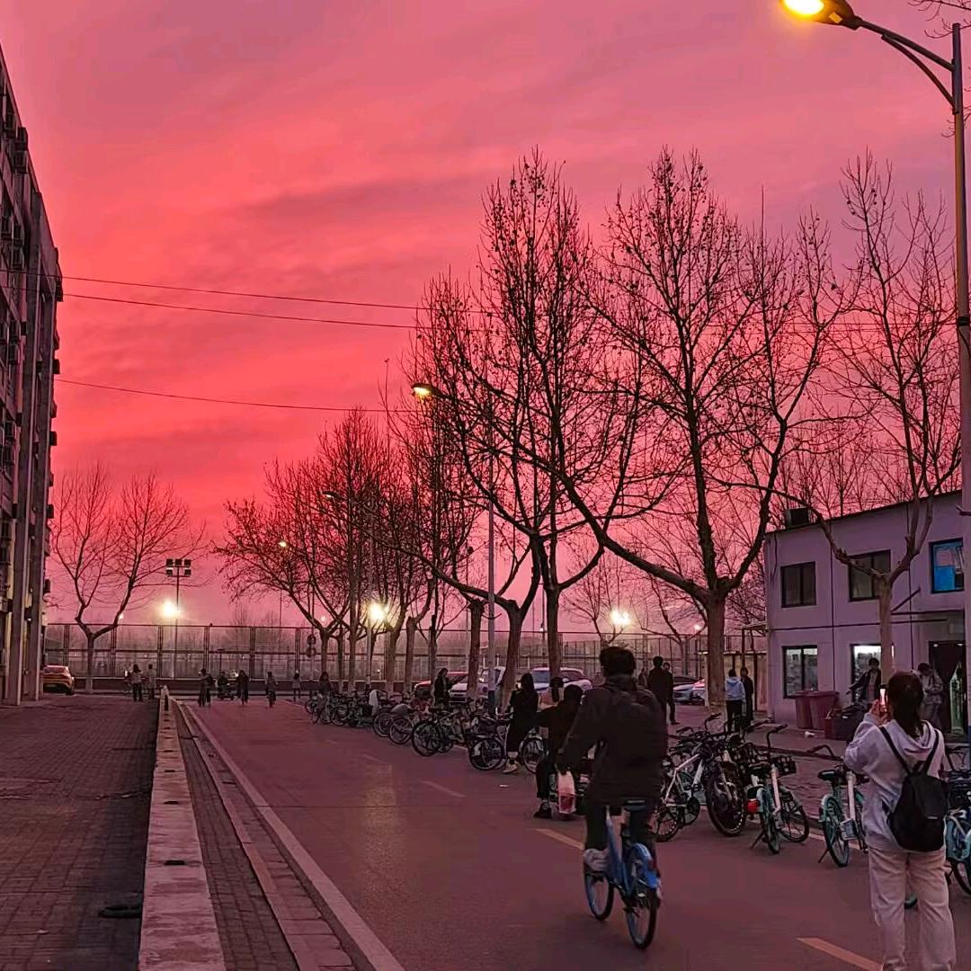 平凡的颢某人（爱喝草莓啵啵版）