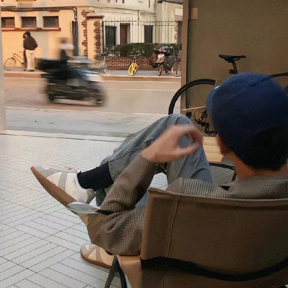 头发有点短