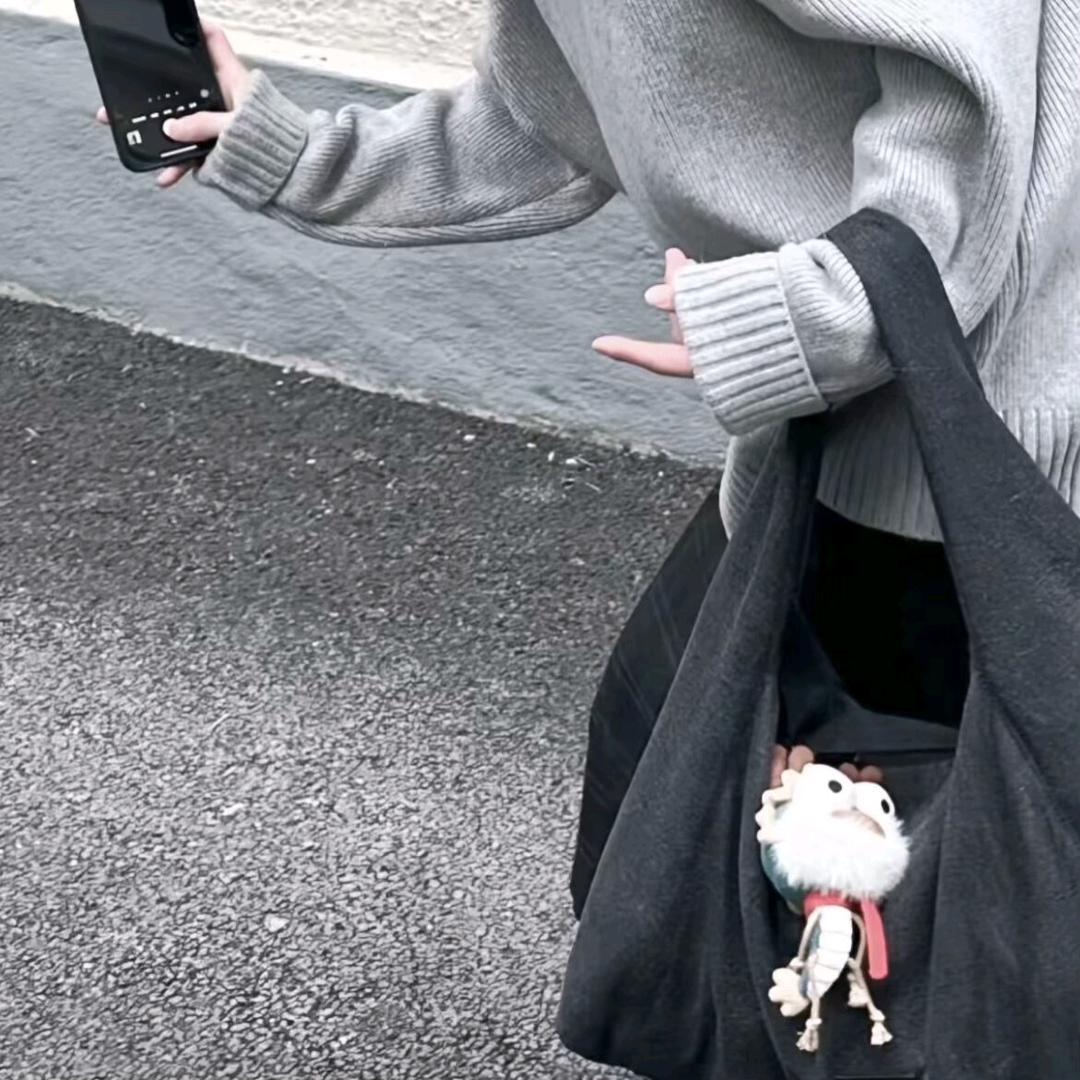 998