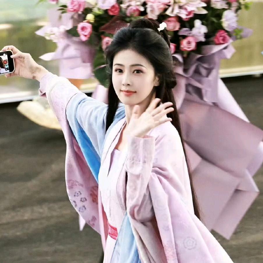 小鹿撞了白梦妍（见过白梦妍版）