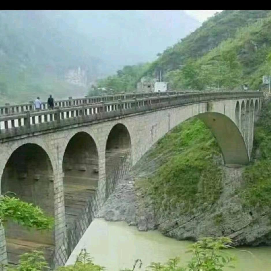 巜我这半生过得一塌糊涂》
