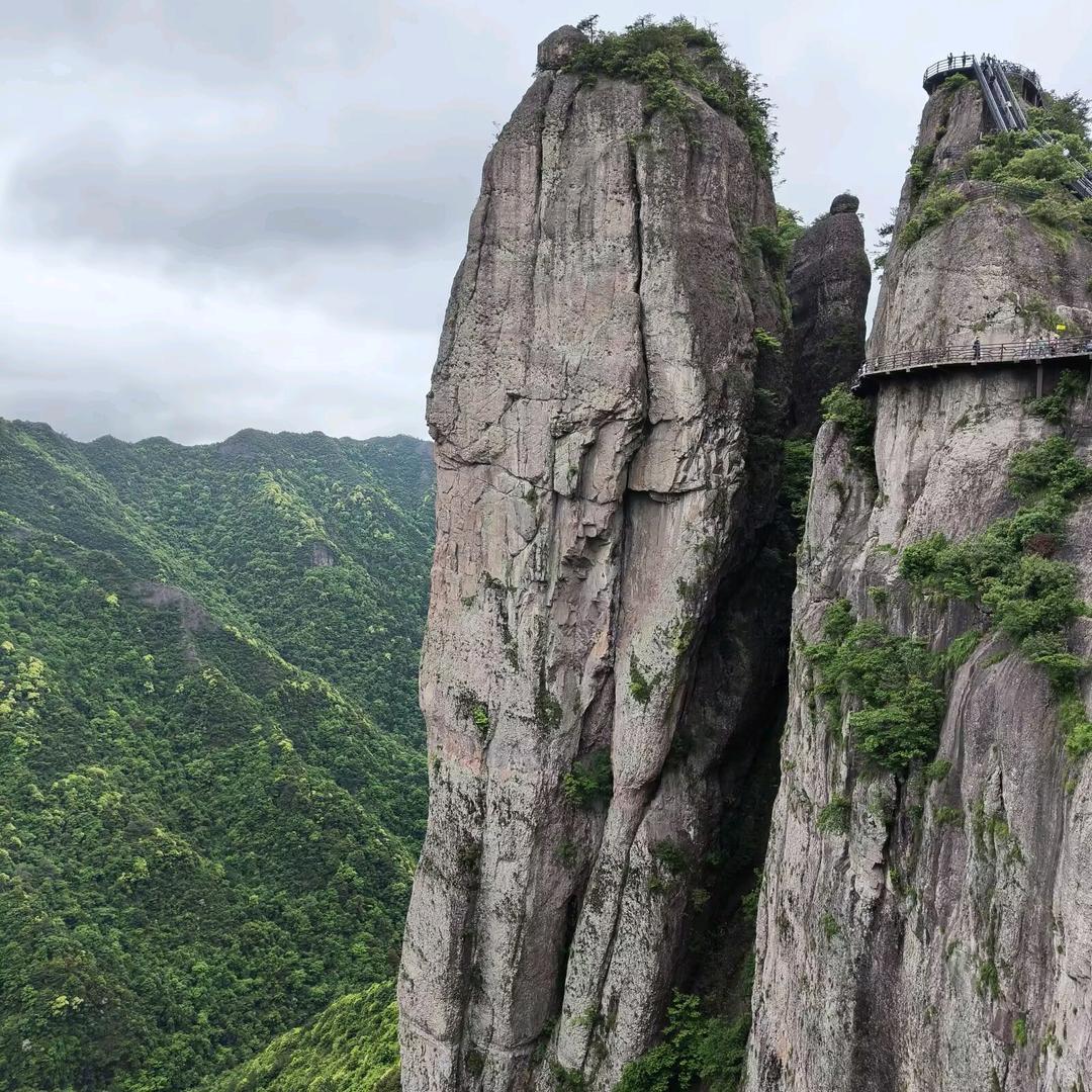 華（承接私人订制高端装甲门）