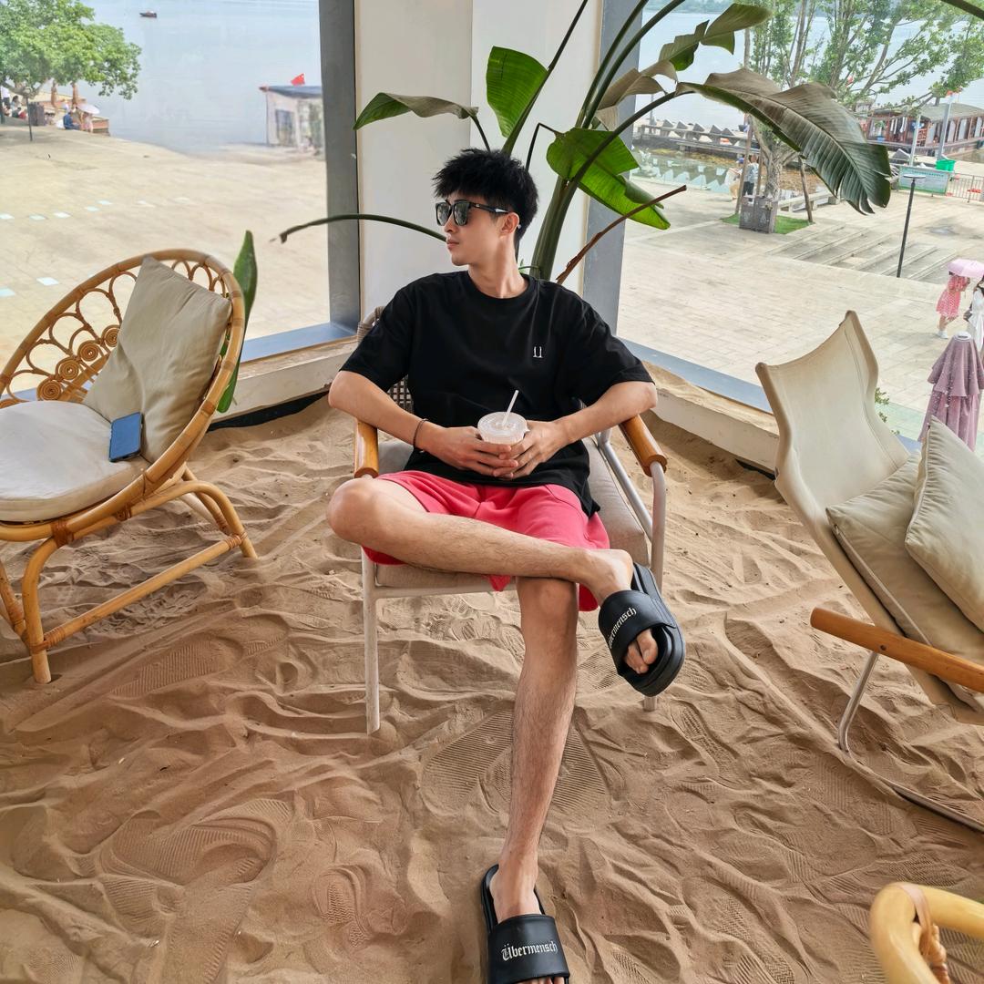 教游泳的田六六