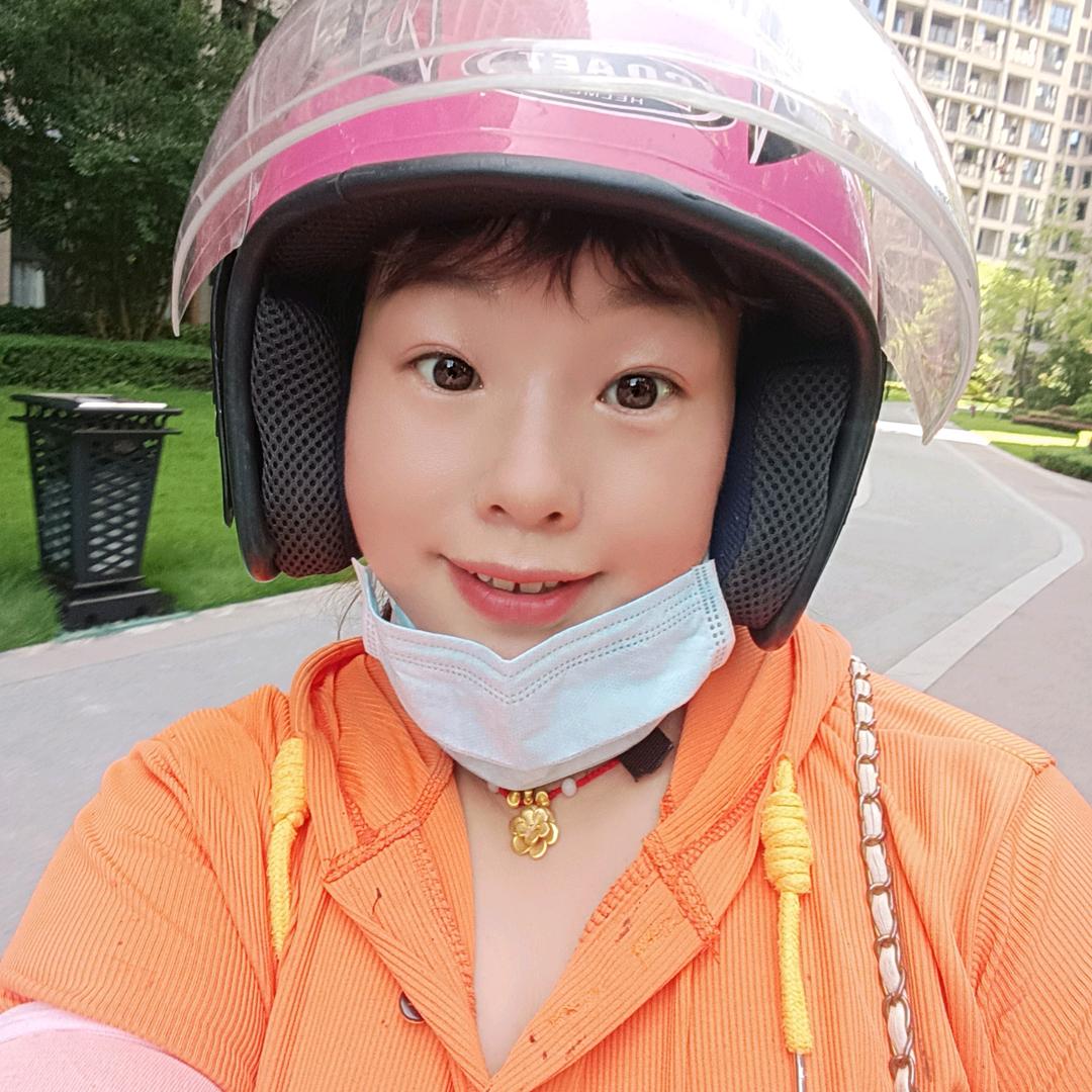 富顺巨力市场卖生态鱼的陈燕姐