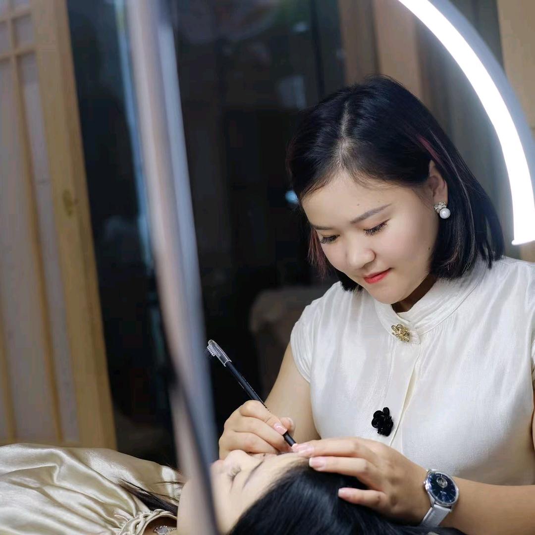 在可塘做纹绣美容美甲美睫的筱燕子