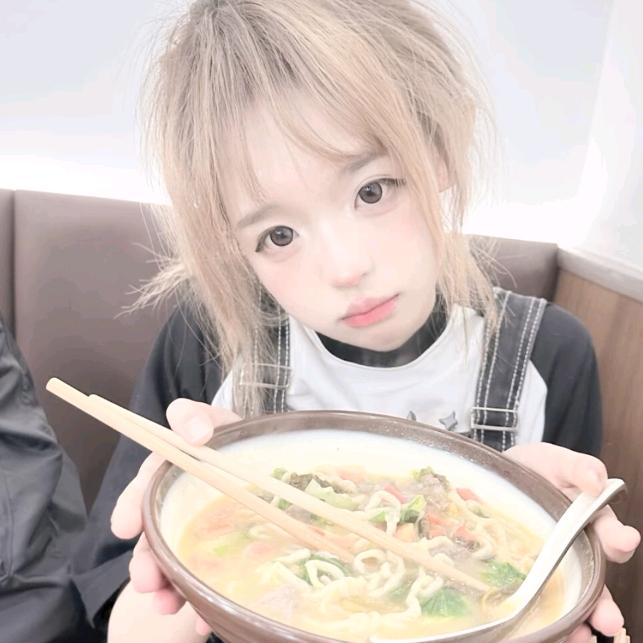 𝙀𝙈𝙊汤圆.