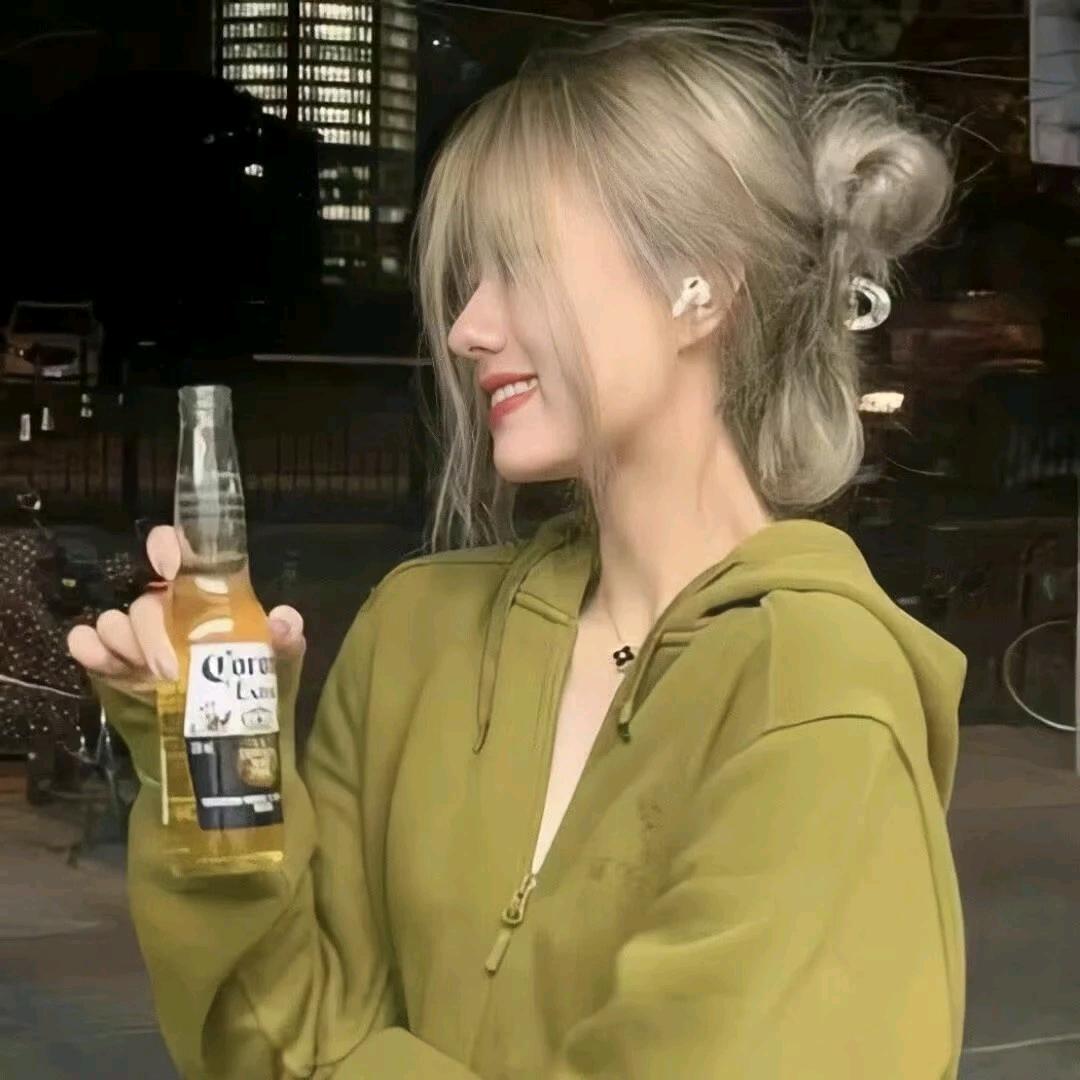 🥂听ᨶ႒ᩚ说糖很甜🥂