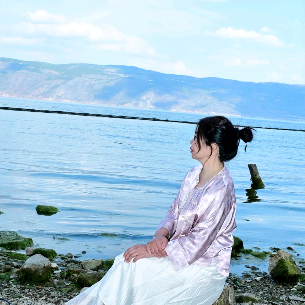 杨芬云，专业批发生产各种冷库门