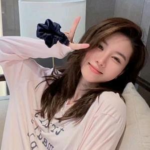 月月不吃鱼～穿搭分享