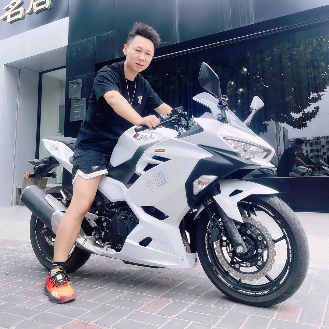 东海县黑白灰装饰小高总
