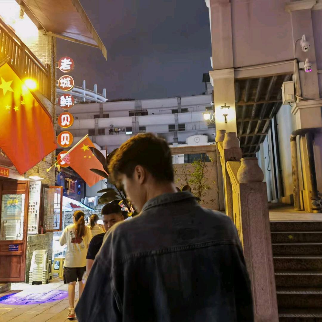 黑不溜秋