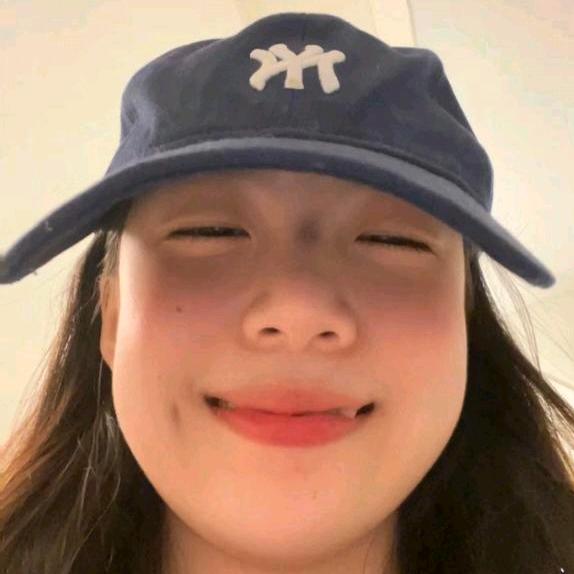 劈叉的油桃