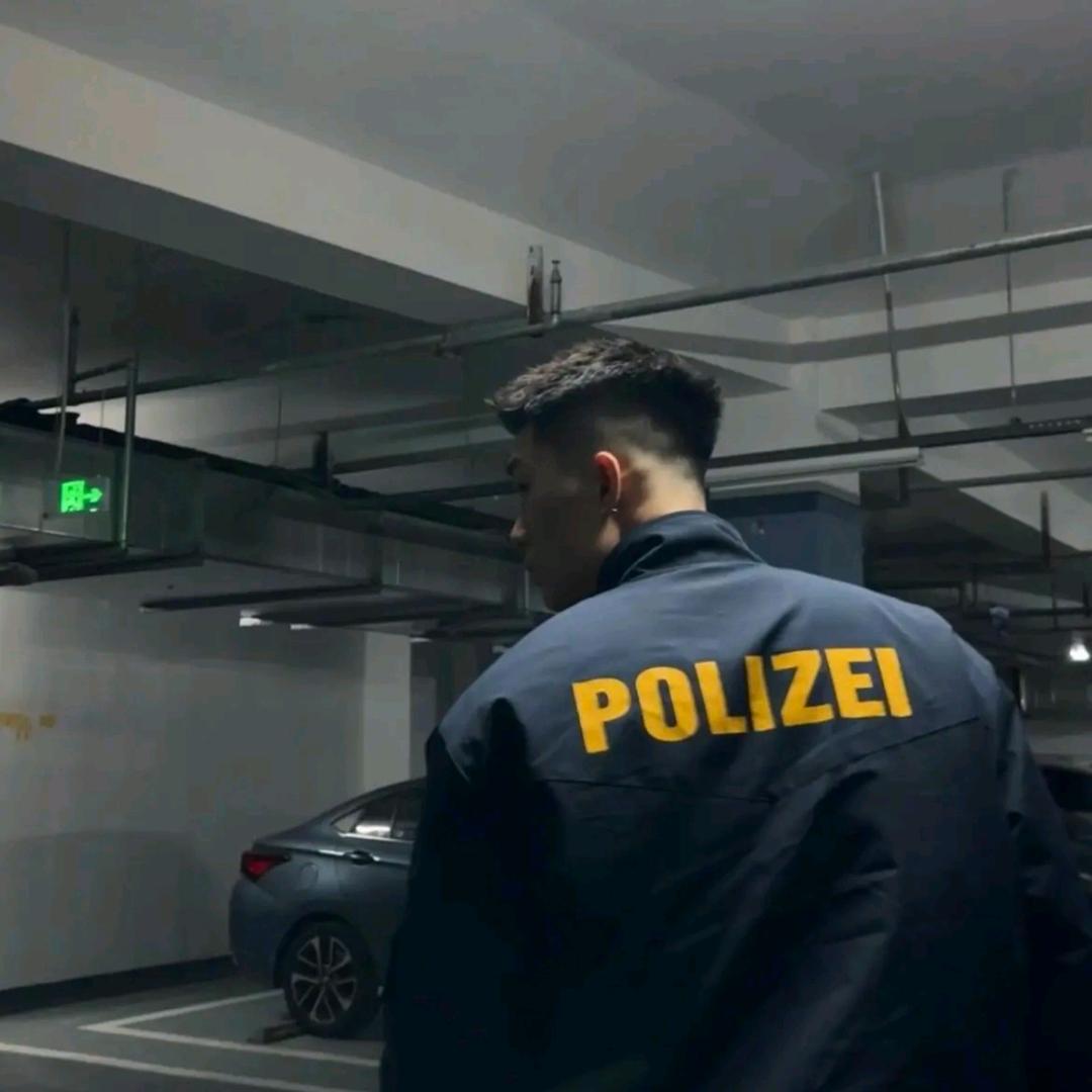 @E1ni