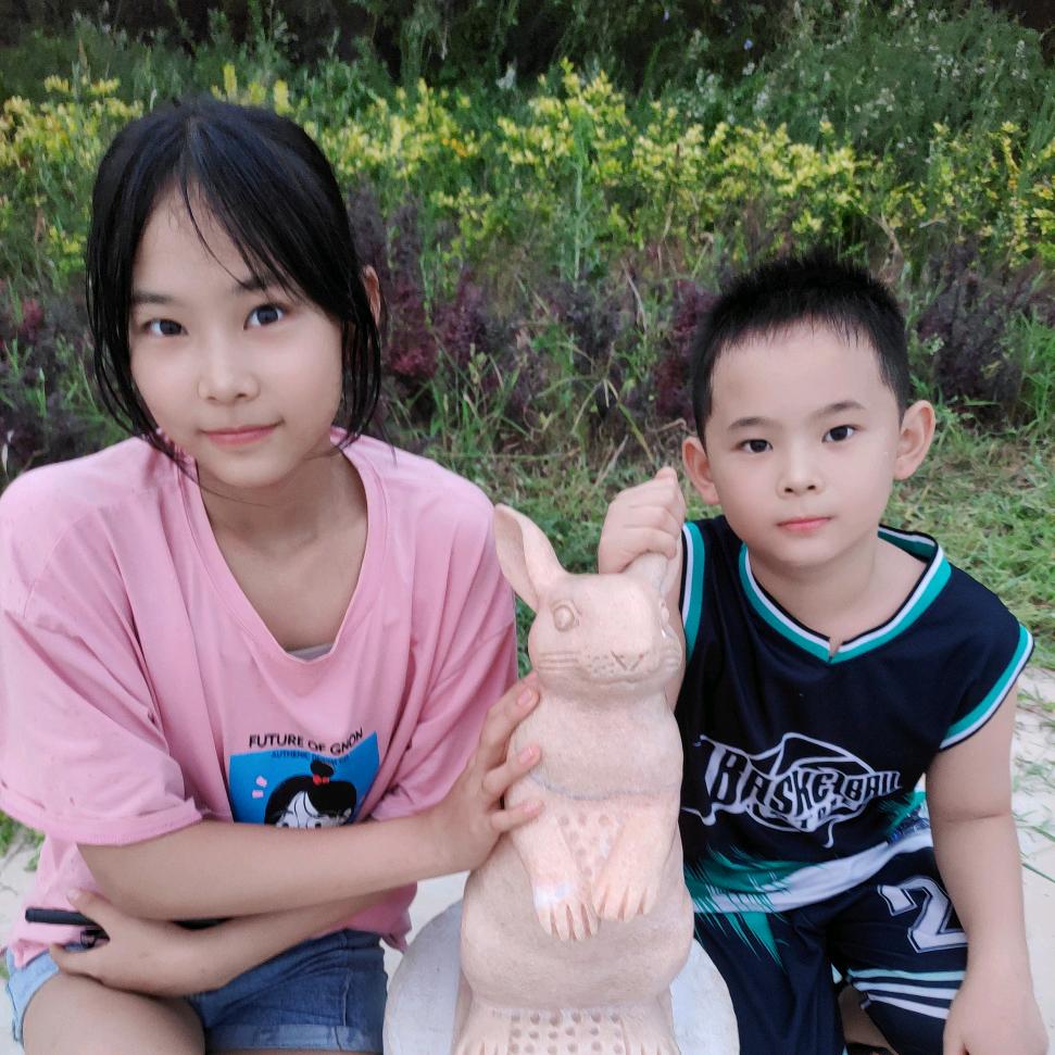 两个小宝贝～～～👫