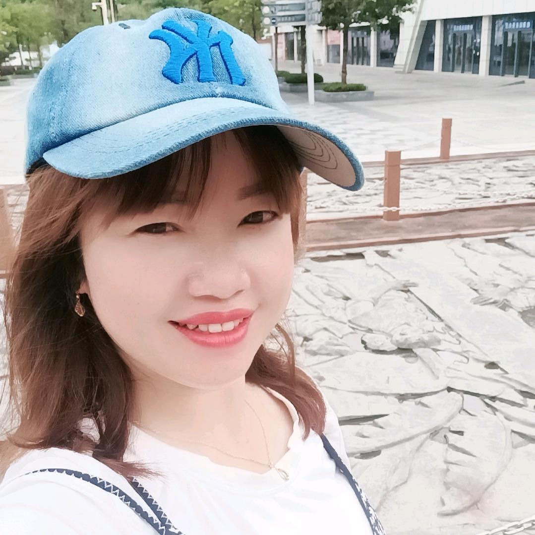 云南妹橱窗挂件