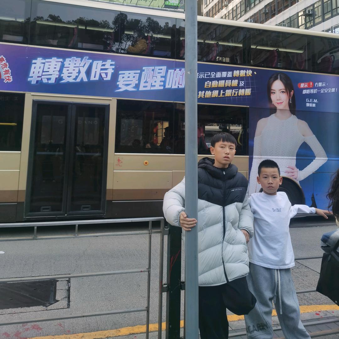 球渣兄弟在打球