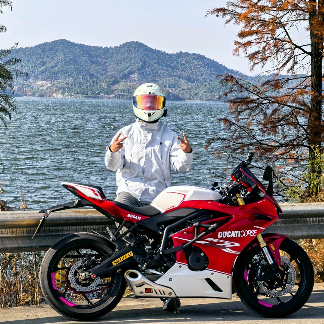 想骑四缸的小航🏍️