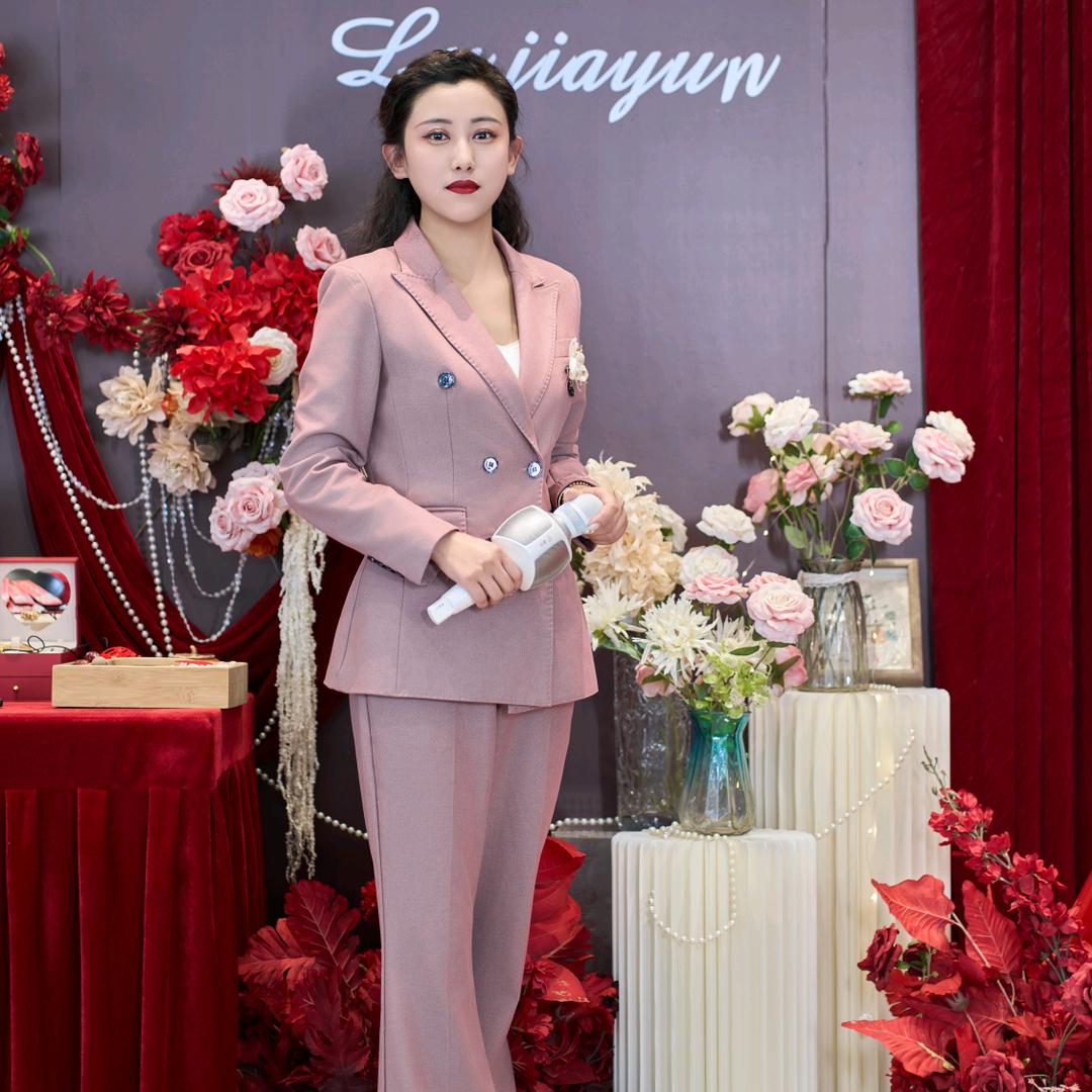 主持人君君，明杰花卉